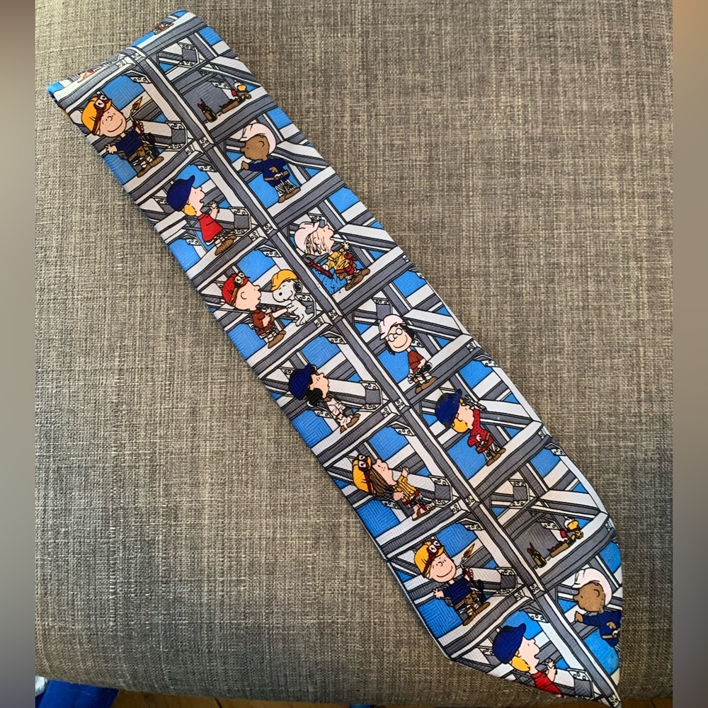 Peanuts Comic Strip tie - construction themed